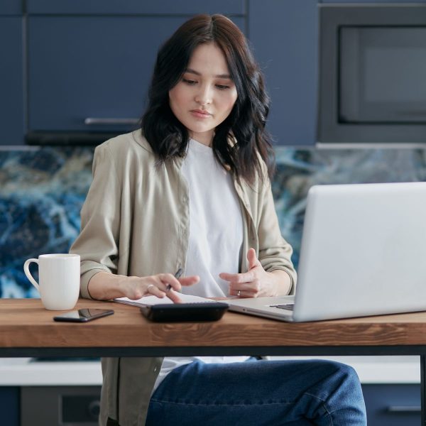 How Freelance Translators Simplify International Invoicing